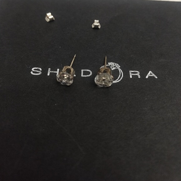 Earrings New in Box - Picture 3 of 3